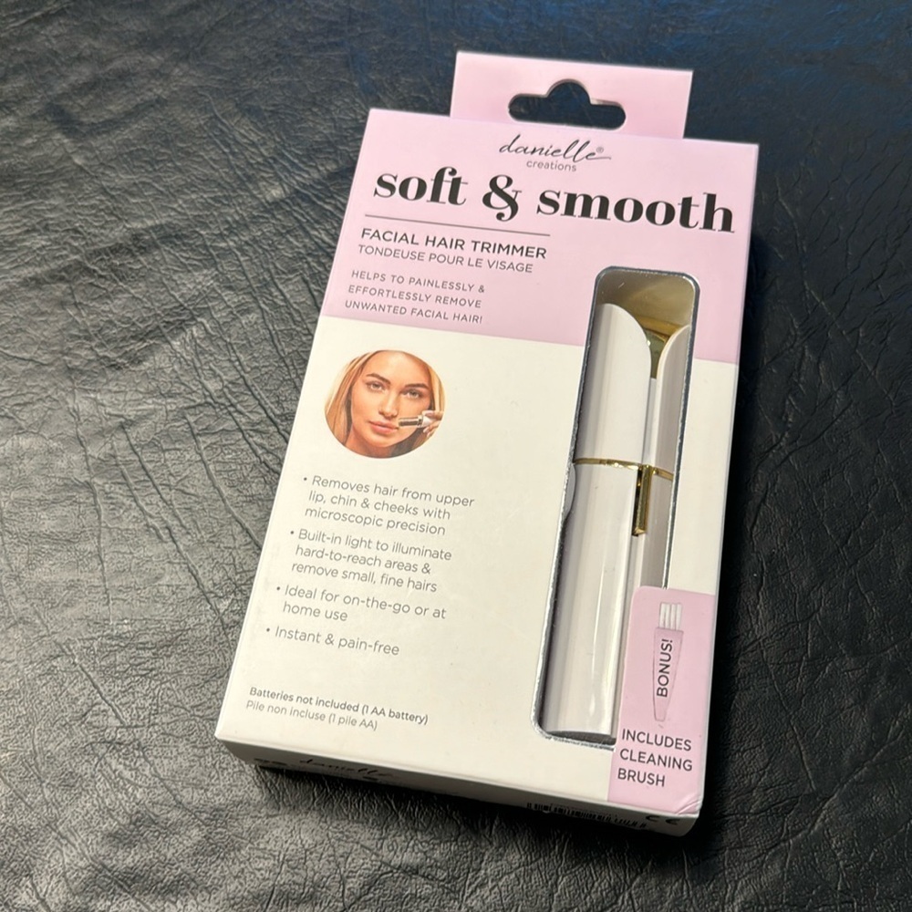 NIB danielle creations Soft & Smooth Facial Hair Trimmer